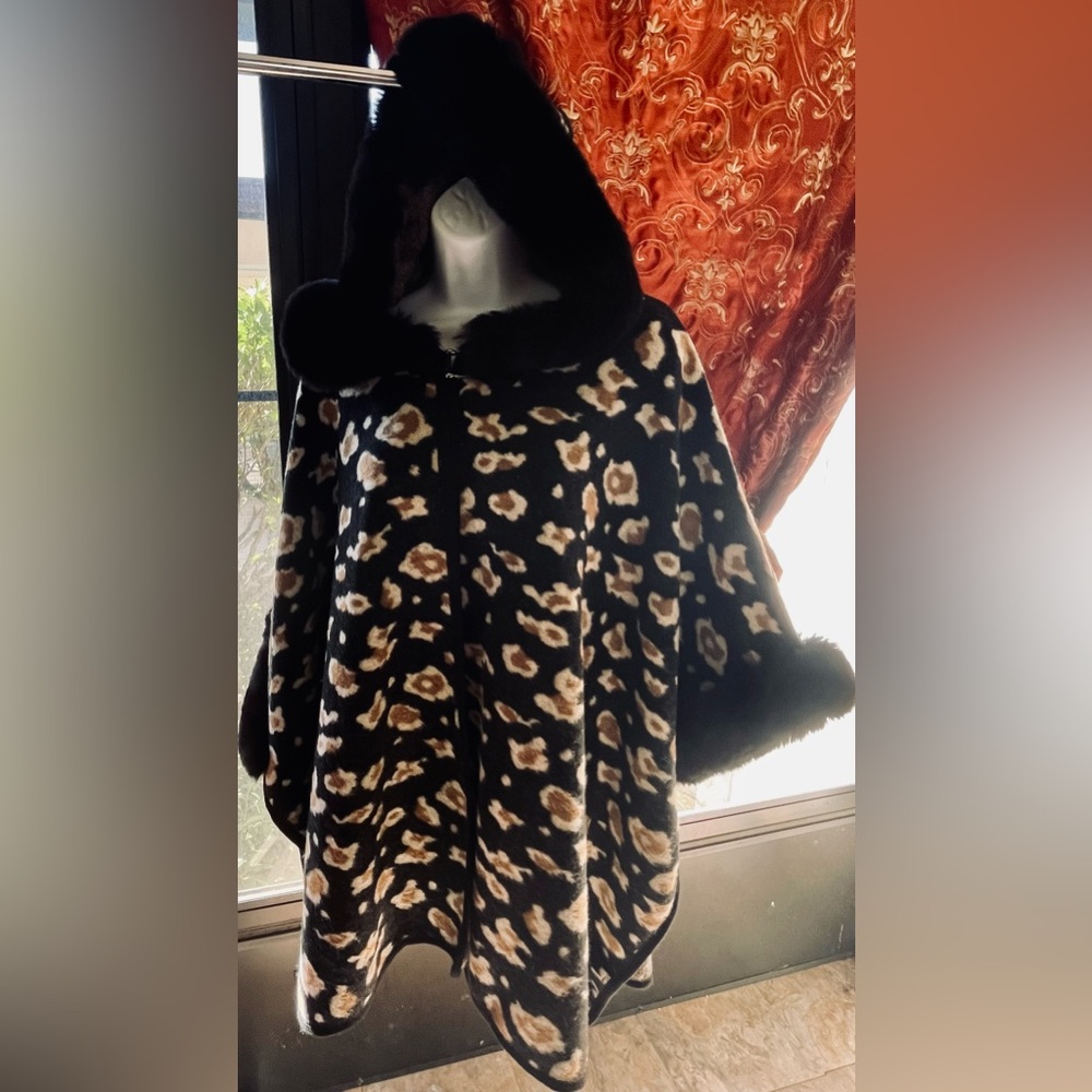 Paparazzi Leopard Print Cape with Black Fur Trim